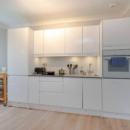 Cosy 2 Bed In Kensington Olympia Apartment Лондон Екстериор снимка