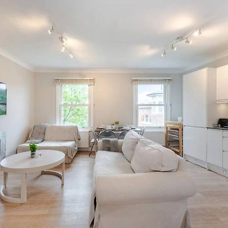 Cosy 2 Bed In Kensington Olympia Apartment Лондон Екстериор снимка