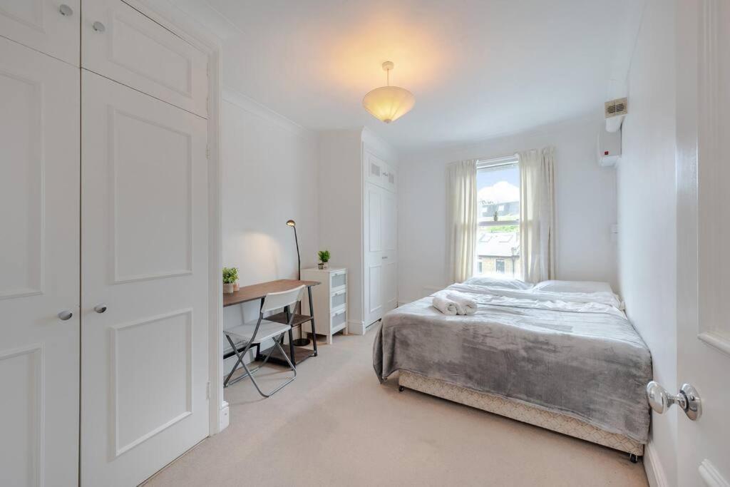 Cosy 2 Bed In Kensington Olympia Apartment Лондон Екстериор снимка