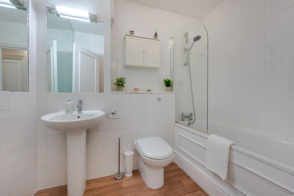 Cosy 2 Bed In Kensington Olympia Apartment Лондон Екстериор снимка