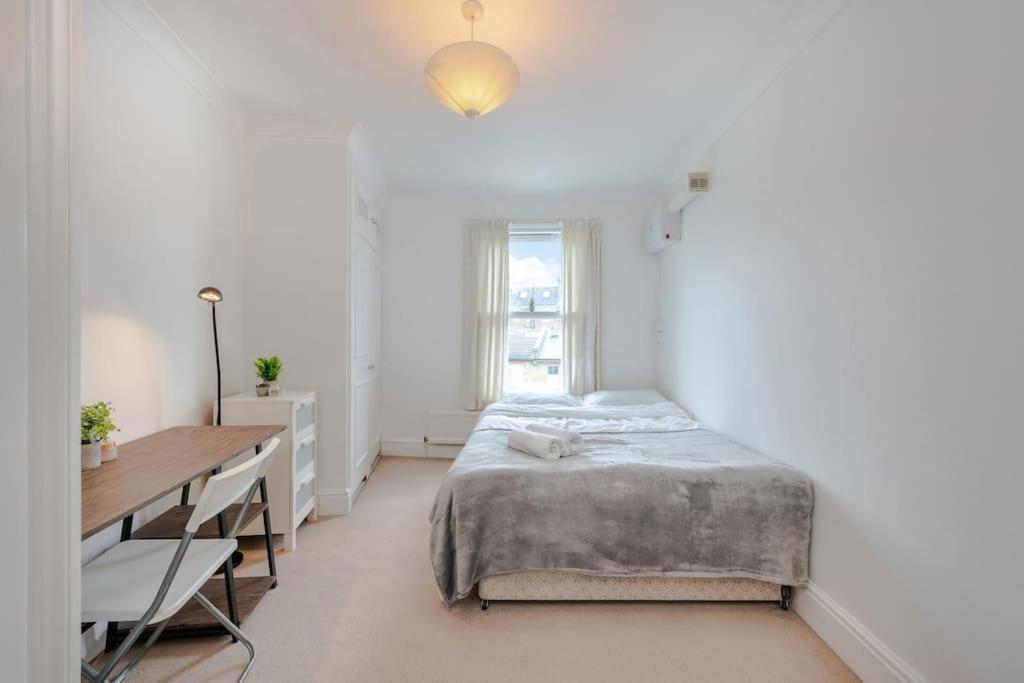 Cosy 2 Bed In Kensington Olympia Apartment Лондон Екстериор снимка