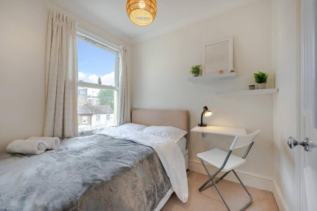 Cosy 2 Bed In Kensington Olympia Apartment Лондон Екстериор снимка
