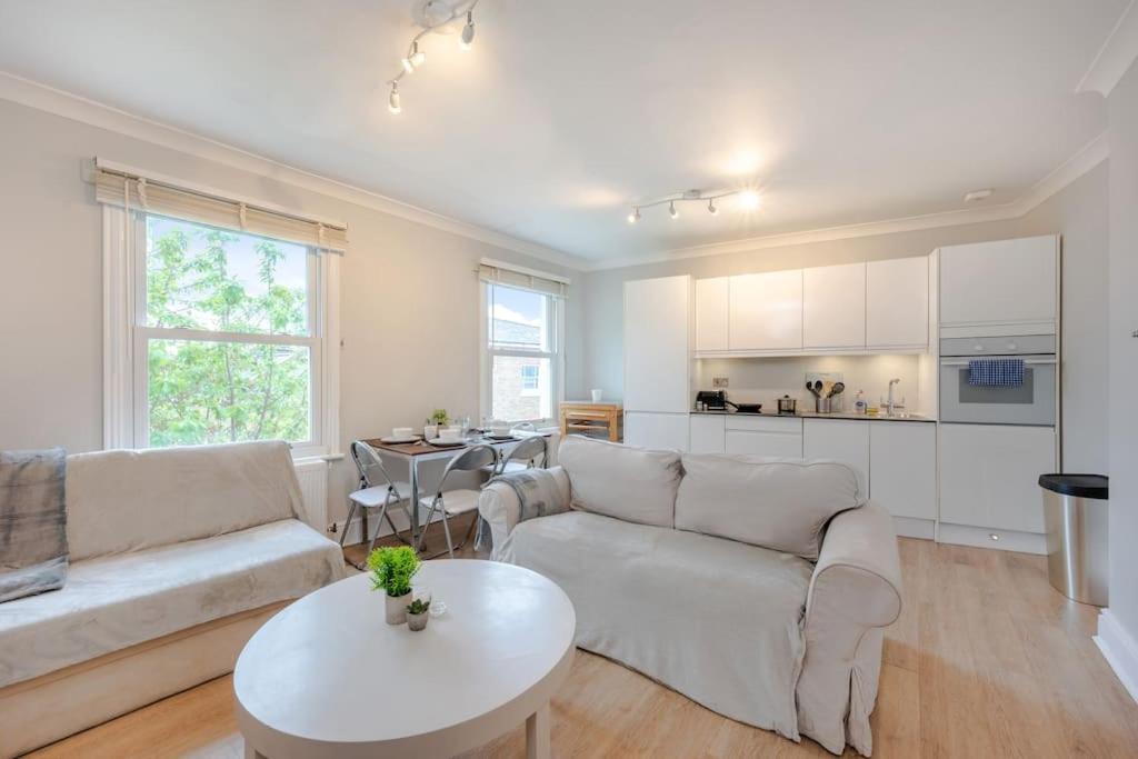 Cosy 2 Bed In Kensington Olympia Apartment Лондон Екстериор снимка